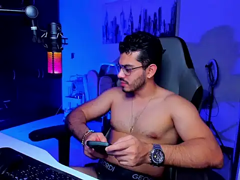 Snapshot of BrunoD31 chatting on February 15, 4:53 am BrunoD31 online show from February 15, 4:53 am