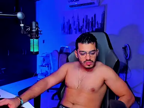 Snapshot of BrunoD31 chatting on February 15, 7:54 pm BrunoD31 online show from February 15, 7:54 pm