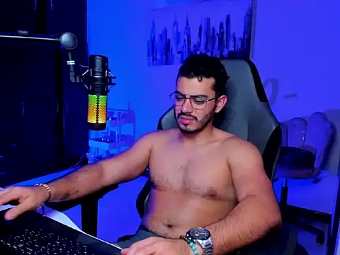 Snapshot of BrunoD31 chatting on March 8, 6:50 am BrunoD31 online show from March 8, 6:50 am