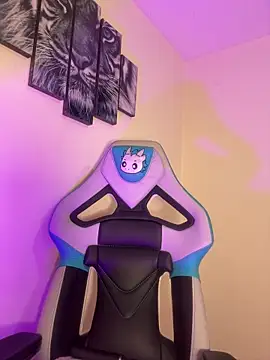 missycanoo online show from December 4, 1:04 am