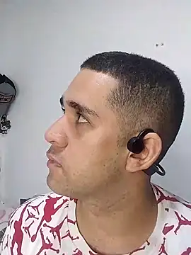 Snapshot of CRISTHIAN_GREY01 chatting on February 18, 5:31 am CRISTHIAN GREY01 online show from February 18, 5:31 am