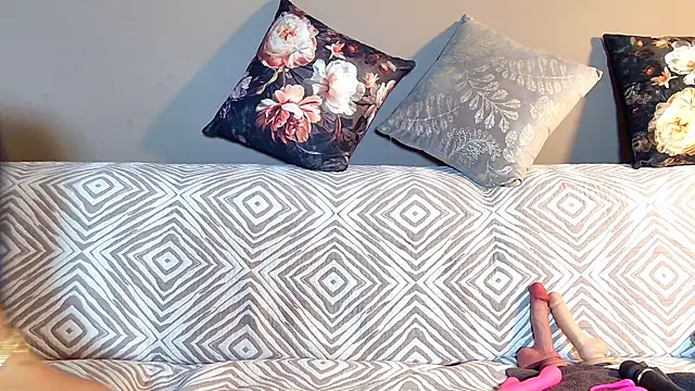 snowpanter online show from September 15, 7:52 am