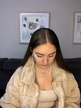 imlindapink online show from February 11, 1:41 pm