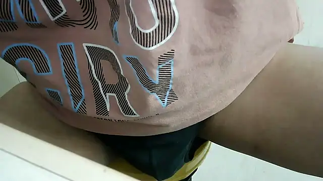 Snapshot of XiaoGuoGuo284512 chatting on January 31, 2:28 pm XiaoGuoGuo284512 online show from January 31, 2:28 pm