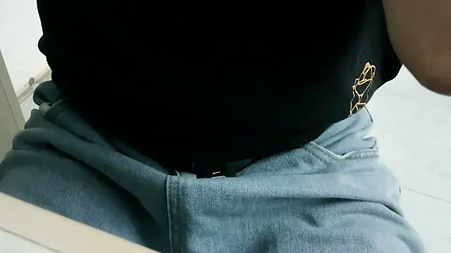 Snapshot of XiaoGuoGuo284512 chatting on February 28, 2:12 am XiaoGuoGuo284512 online show from February 28, 2:12 am