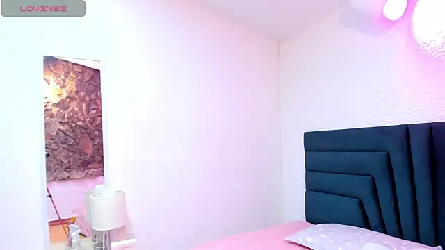 Snapshot of LisaWhite_ chatting on December 2, 3:26 am LisaWhite online show from December 2, 3:26 am