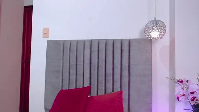 LaraGoldd online show from February 28, 6:20 pm