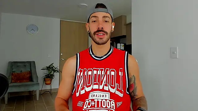 Guyinthemountain online show from December 27, 12:23 pm