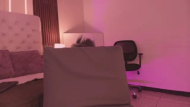 Snapshot of alisson_sanders chatting on February 18, 1:18 pm alisson sanders online show from February 18, 1:18 pm