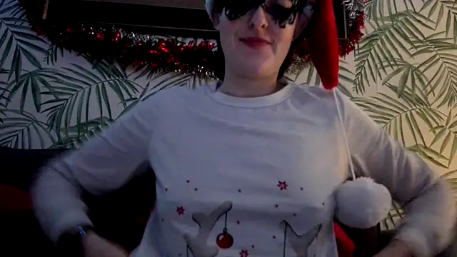 Snapshot of LexiSnowUK chatting on December 3, 9:55 am LexiSnowUK online show from December 3, 9:55 am