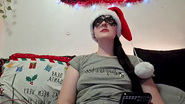 Snapshot of LexiSnowUK chatting on December 5, 7:28 pm LexiSnowUK online show from December 5, 7:28 pm