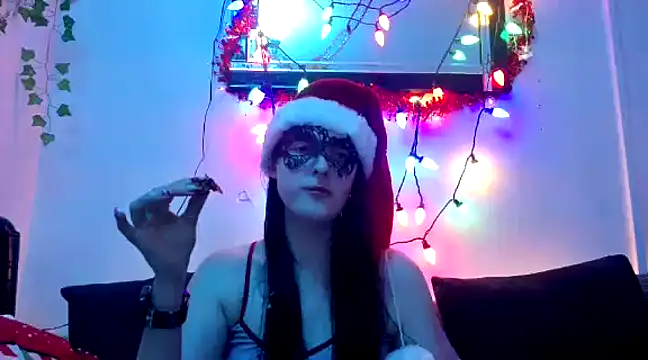 Snapshot of LexiSnowUK chatting on December 8, 11:19 pm LexiSnowUK online show from December 8, 11:19 pm