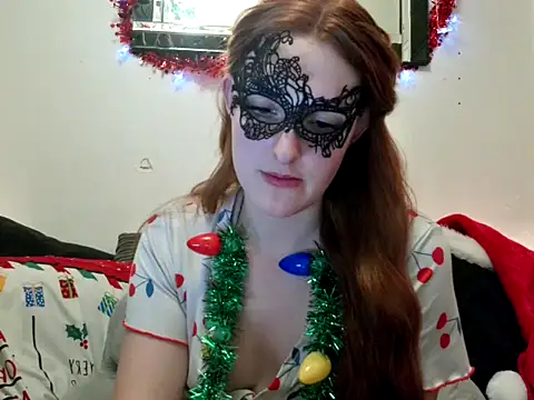 Snapshot of LexiSnowUK chatting on December 11, 10:38 pm LexiSnowUK online show from December 11, 10:38 pm