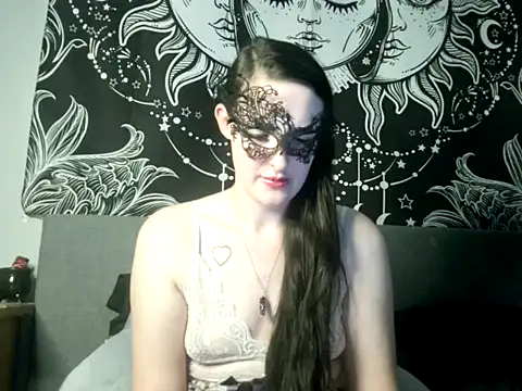 Snapshot of LexiSnowUK chatting on February 10, 10:19 pm LexiSnowUK online show from February 10, 10:19 pm