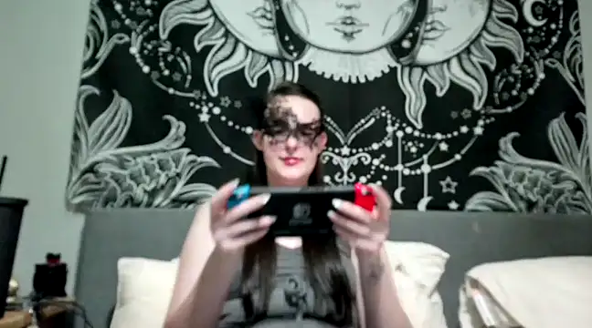 Snapshot of LexiSnowUK chatting on February 20, 11:21 pm LexiSnowUK online show from February 20, 11:21 pm