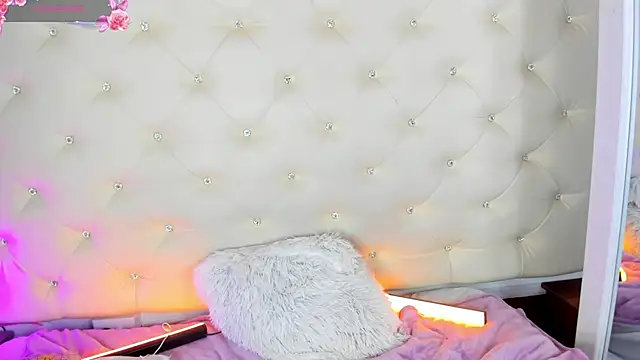  jade white  online show from February 7, 3:30 pm