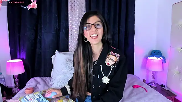  jade white  online show from March 18, 12:36 pm