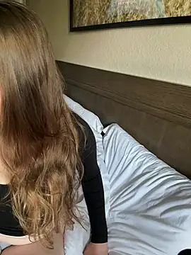 OverlookedHonesty9 online show from April 8, 4:51 pm