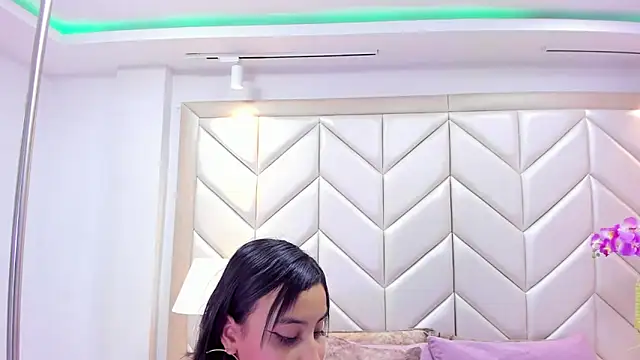 NairobiLee online show from February 4, 3:04 pm