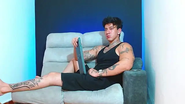 JUSTIN FULLER1 online show from December 22, 3:47 am