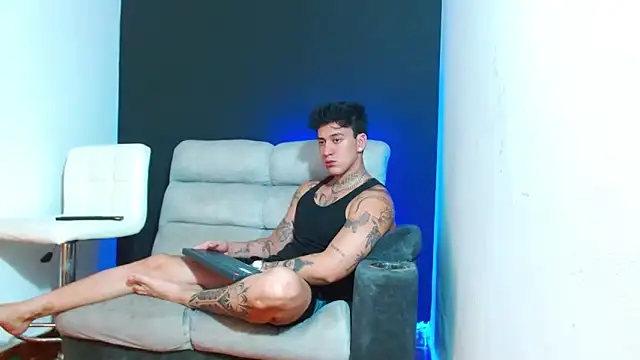 JUSTIN FULLER1 online show from March 4, 9:32 pm