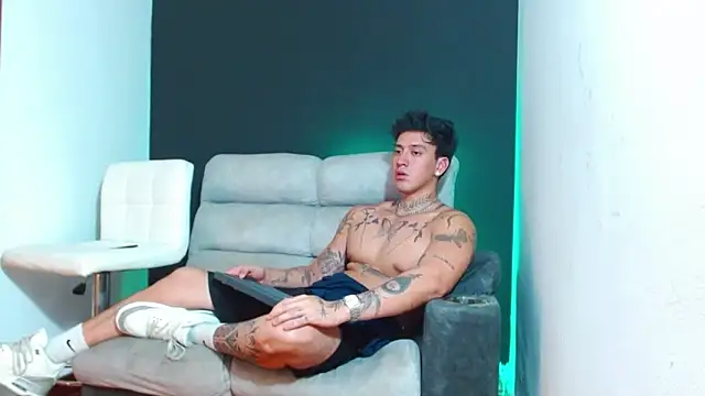 JUSTIN FULLER1 online show from March 12, 7:03 am