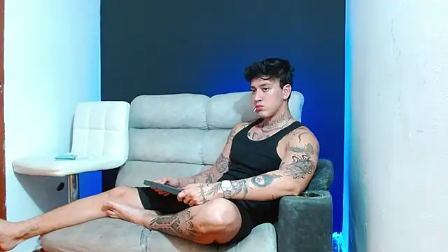 Snapshot of JUSTIN_FULLER1 chatting on April 22, 10:22 pm JUSTIN FULLER1 online show from April 22, 10:22 pm