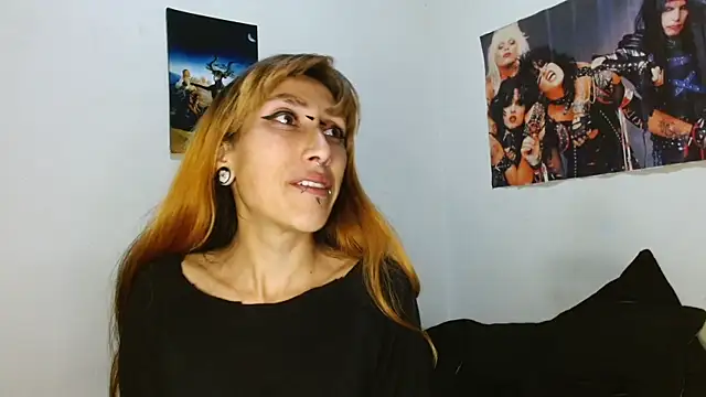 Snapshot of Asterothxznikki chatting on January 13, 1:22 am Asterothxznikki online show from January 13, 1:22 am