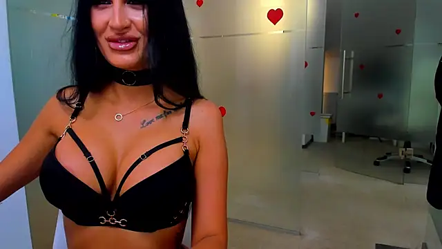 Snapshot of Queenrafaella chatting on July 16, 11:16 am Queenrafaella online show from July 16, 11:16 am