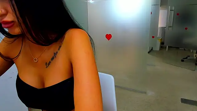 Snapshot of Queenrafaella chatting on July 28, 9:15 am Queenrafaella online show from July 28, 9:15 am