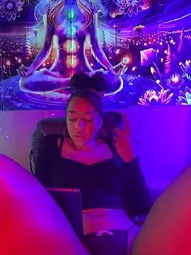 redbonejada online show from March 6, 8:05 pm