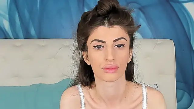 SkinnyDolly online show from November 1, 3:08 am