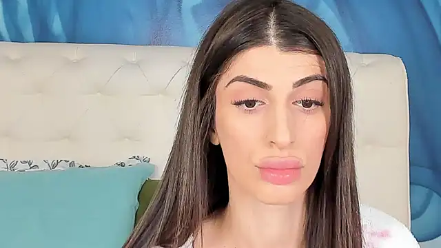 SkinnyDolly online show from January 9, 8:43 pm