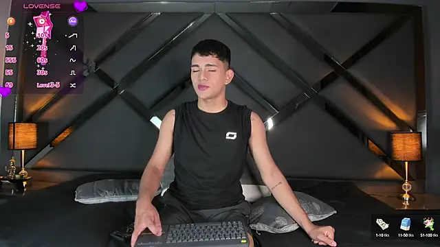 ander deimond  online show from December 10, 1:11 pm