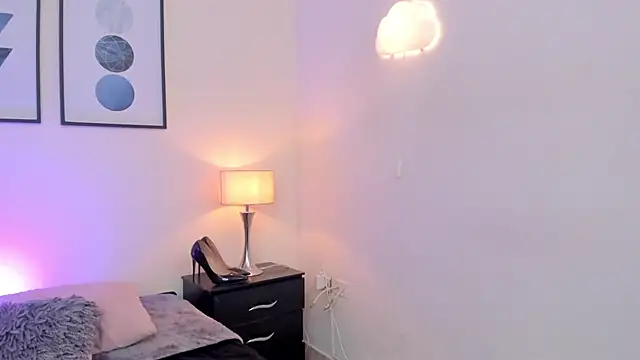 JulianaWaldo online show from November 28, 3:25 pm