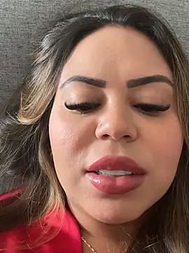 lariic online show from February 21, 8:32 pm