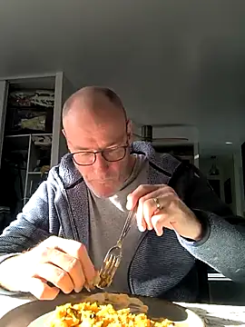 bogland33 online show from November 29, 11:57 am