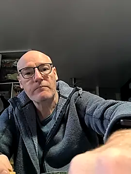 Snapshot of bogland33 chatting on February 5, 11:15 am bogland33 online show from February 5, 11:15 am