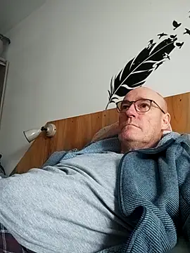 Snapshot of bogland33 chatting on February 11, 1:16 pm bogland33 online show from February 11, 1:16 pm