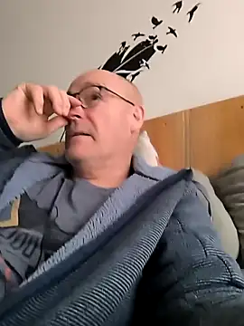 Snapshot of bogland33 chatting on February 20, 10:16 am bogland33 online show from February 20, 10:16 am