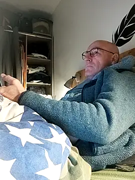 Snapshot of bogland33 chatting on March 1, 7:16 pm bogland33 online show from March 1, 7:16 pm