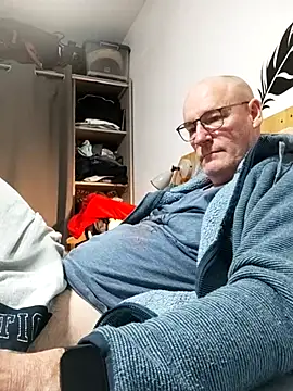 Snapshot of bogland33 chatting on March 23, 7:51 pm bogland33 online show from March 23, 7:51 pm