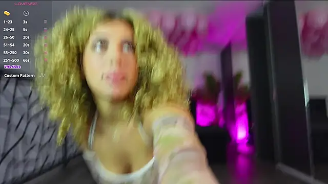 Snapshot of CurlyAnt0 chatting on February 19, 8:43 am CurlyAnt0 online show from February 19, 8:43 am