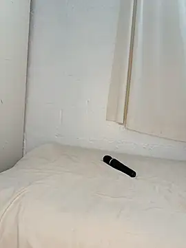 contagiousqueen online show from April 12, 1:05 pm