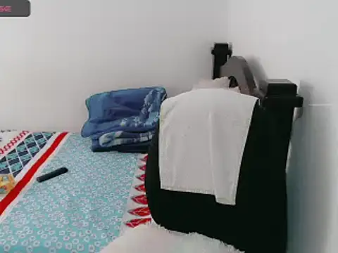 Snapshot of emily_rouxx chatting on December 6, 2:17 pm emily rouxx online show from December 6, 2:17 pm