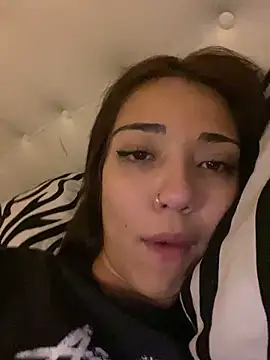 kittyprettybby online show from October 31, 4:35 am