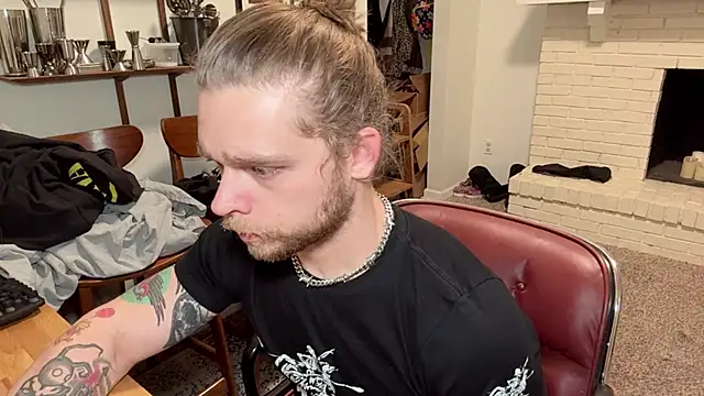 Snapshot of DaddydayDrinkzz chatting on January 21, 5:38 am DaddydayDrinkzz online show from January 21, 5:38 am