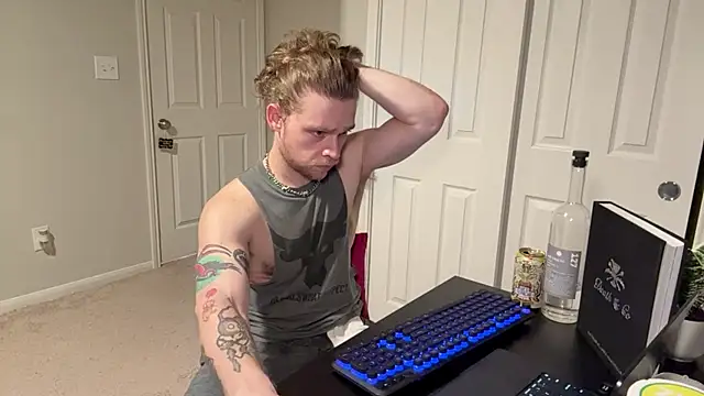 Snapshot of DaddydayDrinkzz chatting on March 15, 6:14 am DaddydayDrinkzz online show from March 15, 6:14 am