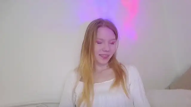 Esme Runn online show from February 28, 8:20 am