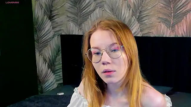 Esme Runn online show from March 19, 10:00 am